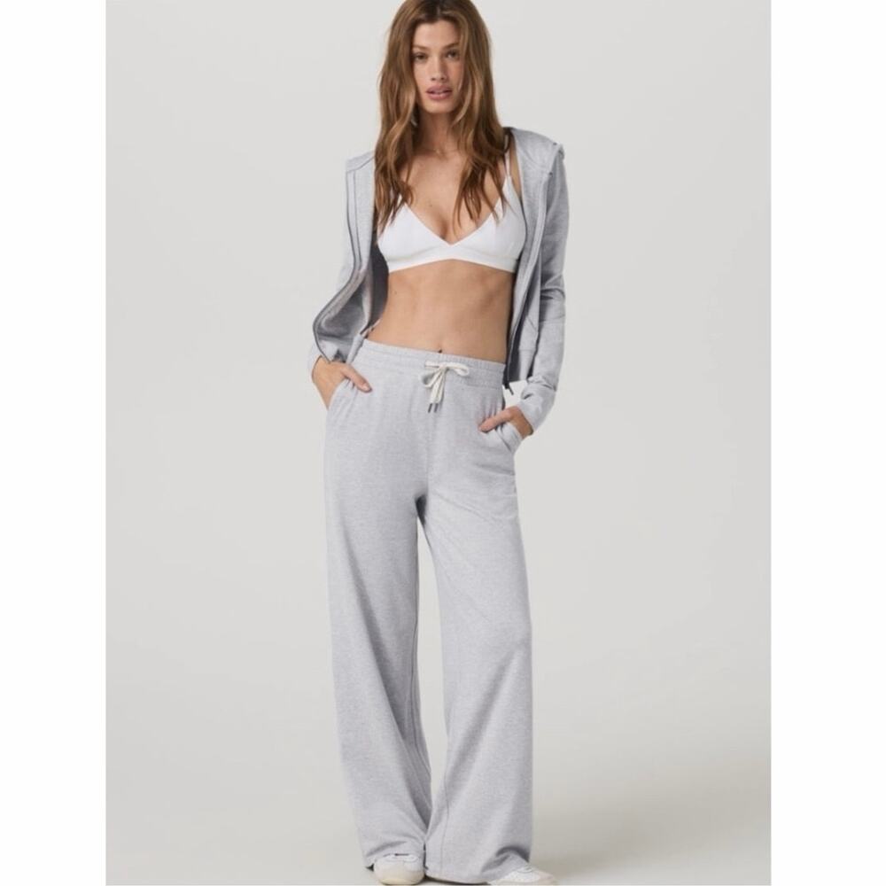 Vuori Women's Halo Essential Wide-leg Pant Pale Grey Heather Medium Short